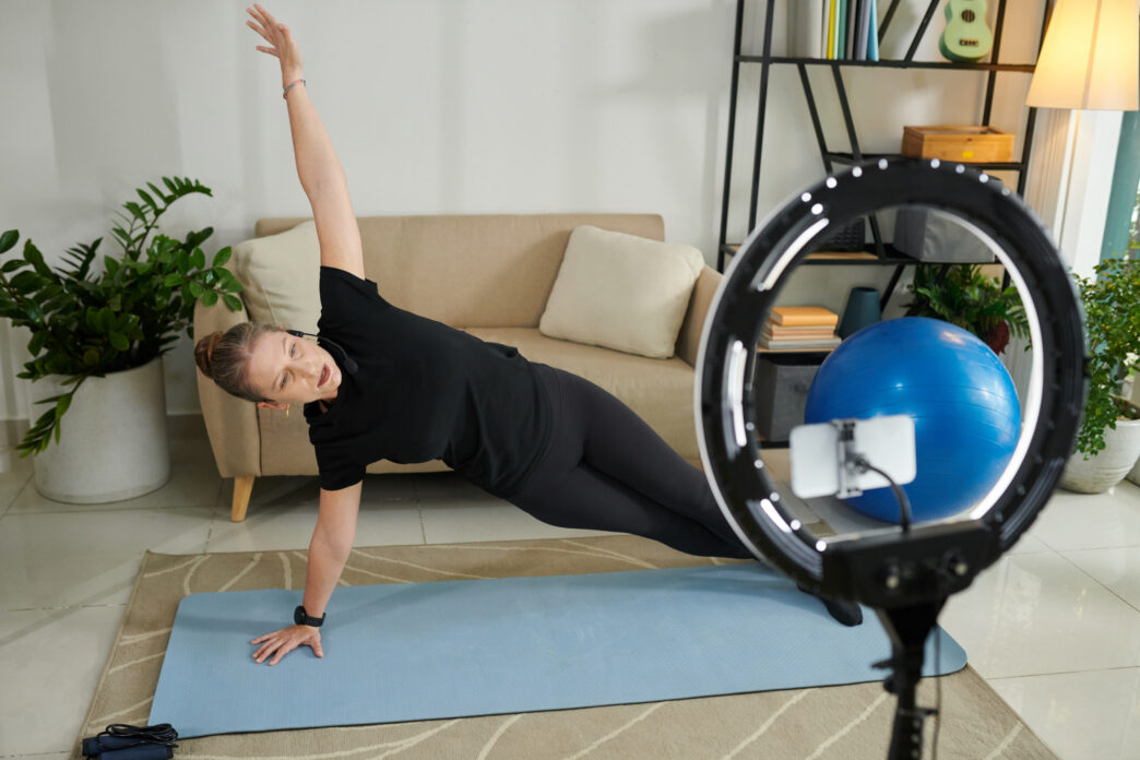 From Gym to Home Workouts: The Rise of Virtual Fitness Training